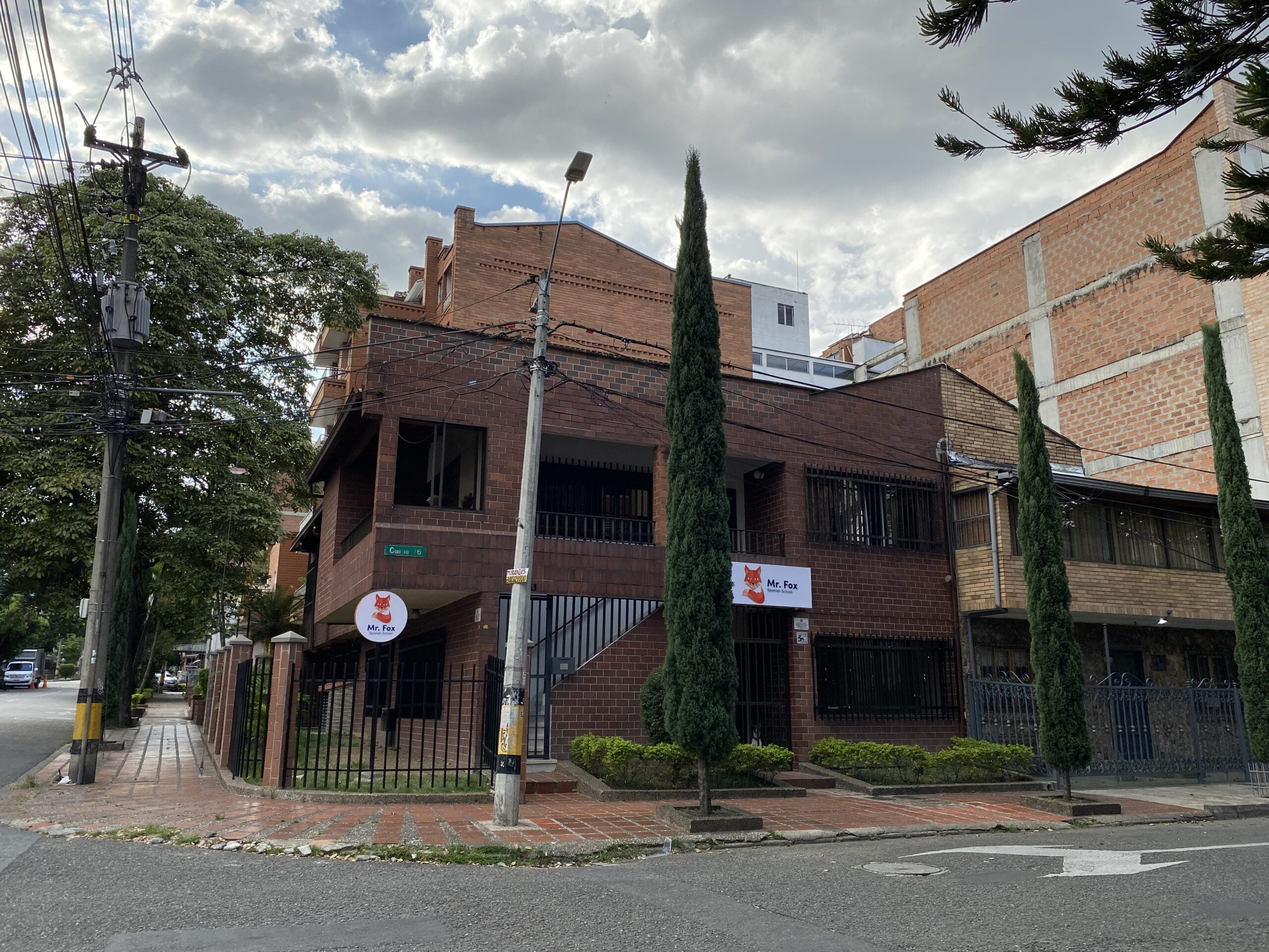 Fachada de la sede de Medellín, Laureles